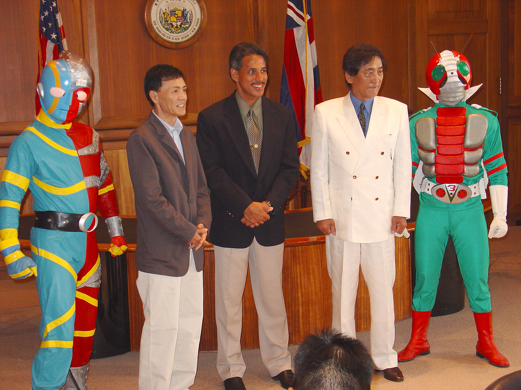 Kikaider and Kamen Rider V3 meet Hawaii's Lt. Governor